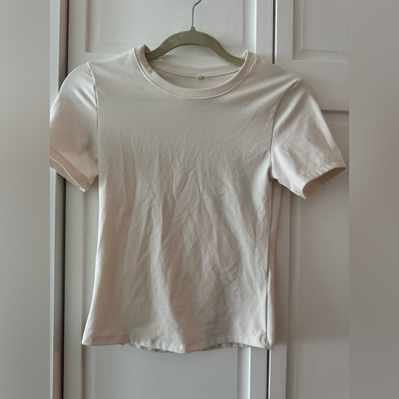 NWOT H&M Move Ivory Athletic T-Shirt Size S SoftMove DryMove Fitted Tee - Picture 10 of 11